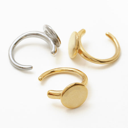 Ear cuff with round plate rhodium color