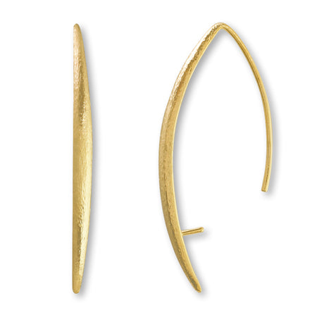 Desire Pearce Phuc lining up the lining of a hair line, 4-8mm gold line.