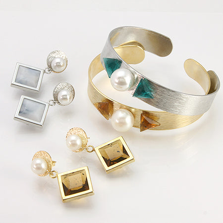 Resin pearl three quarter single hole cream