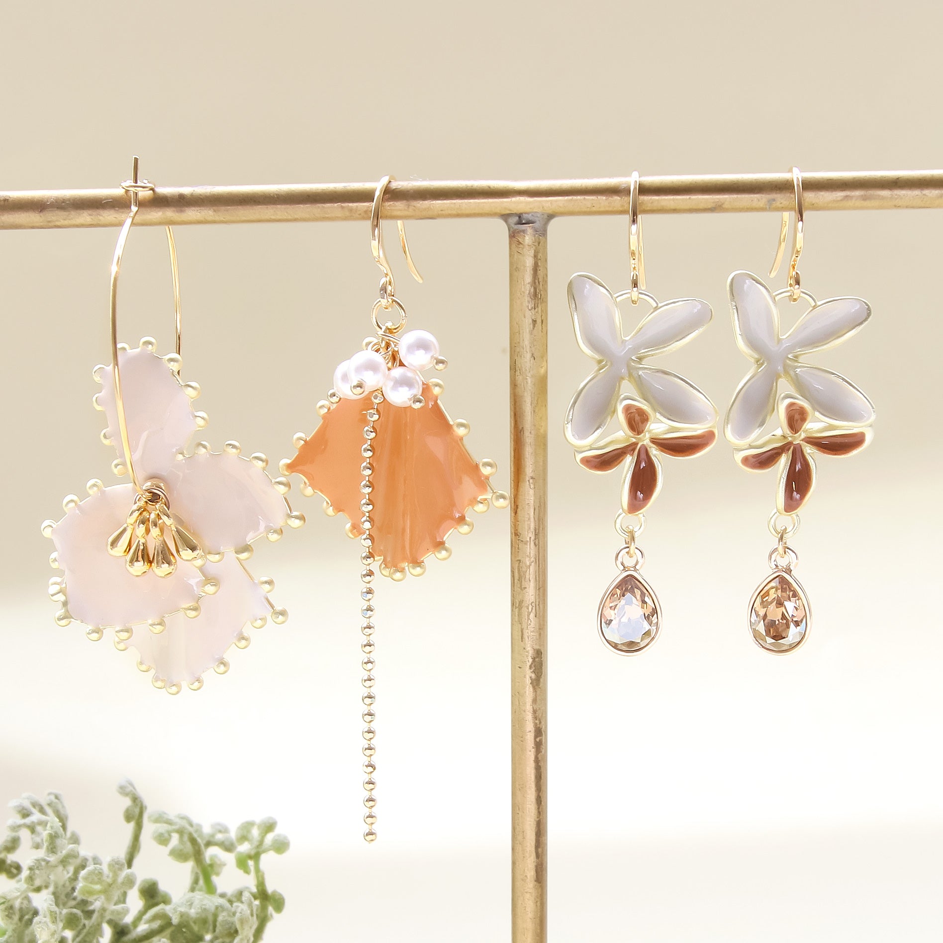 材料表No.ER0334 スペインパーツのメタルフラワーアクセサリー4種