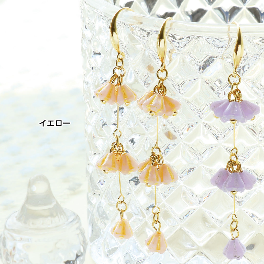 材料表No.ER0347 チェコビーズのフローラルスイングピアス