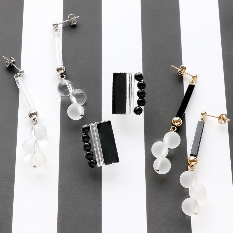 レシピNo.KR0859 ドイツ製アクリルのモノクロームイヤーアクセサリー2種