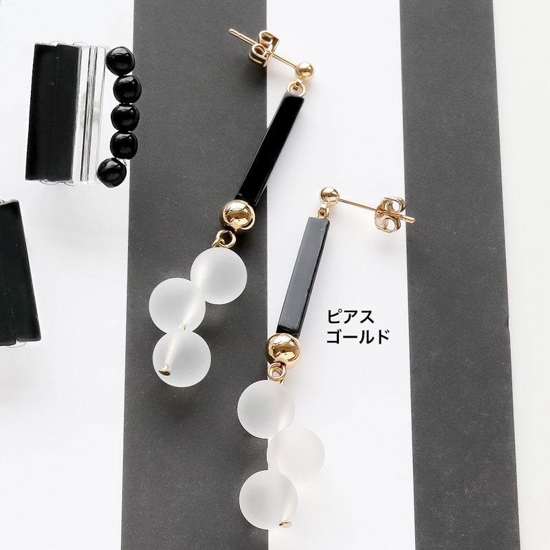 レシピNo.KR0859 ドイツ製アクリルのモノクロームイヤーアクセサリー2種