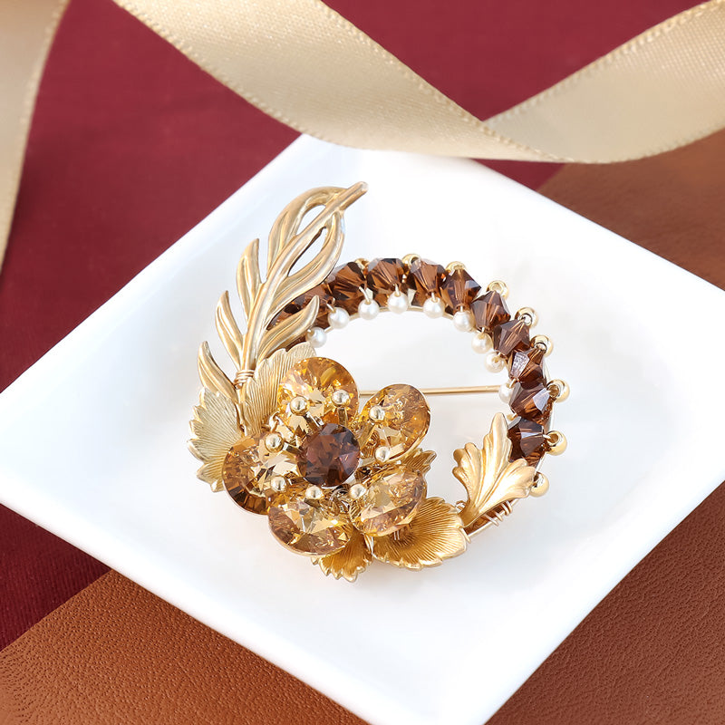 Recipe No.KR1321Kiwa crystalsand chocolate flower brooch with American charm.