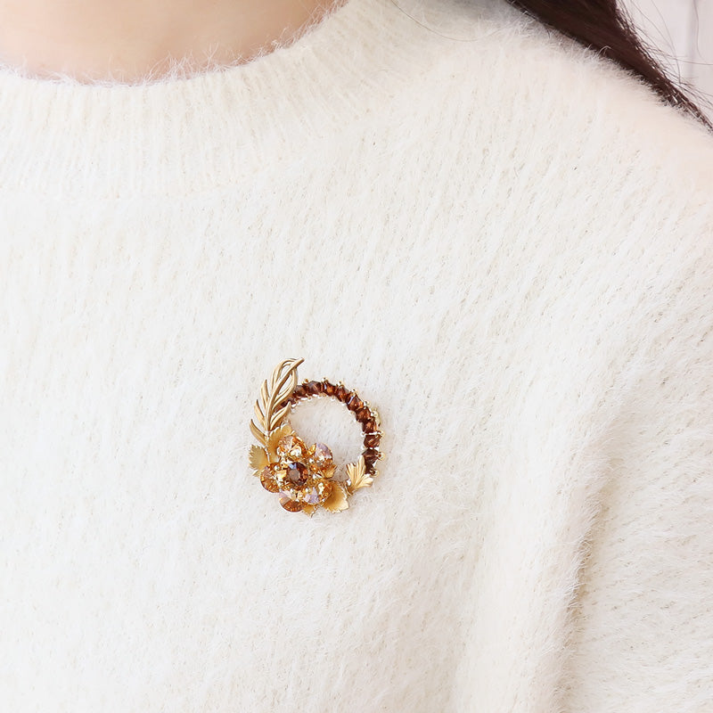 Recipe No.KR1321Kiwa crystalsand chocolate flower brooch with American charm.