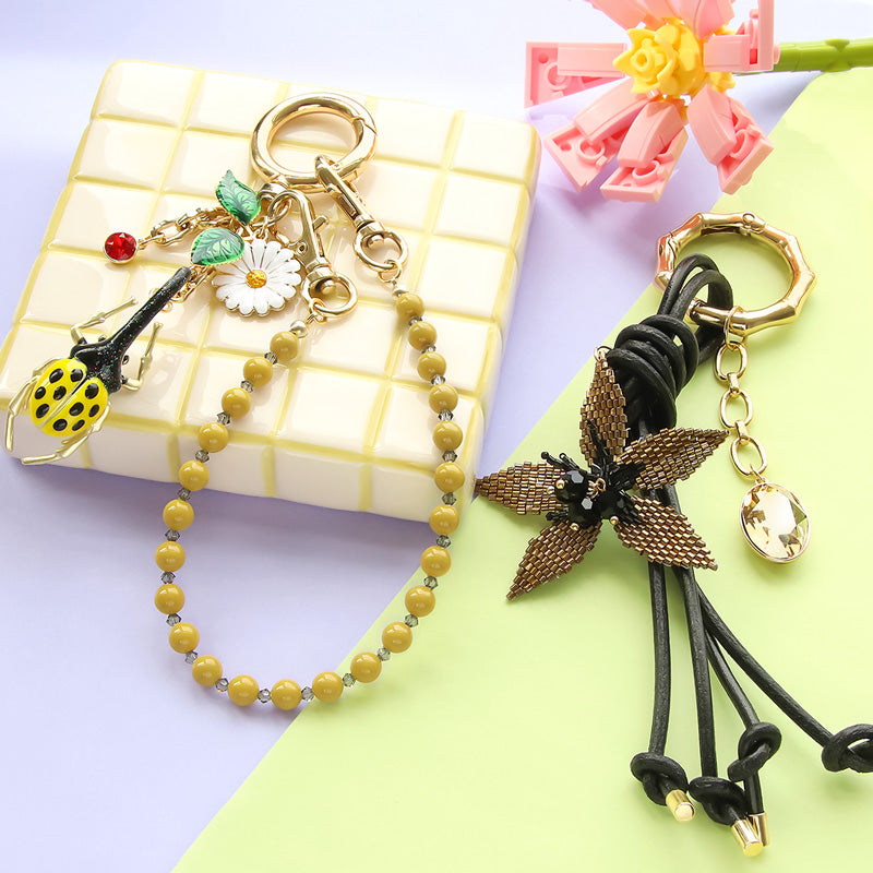 Recipe No.KR1361 2 types of botanical bag charms made from Spanish parts