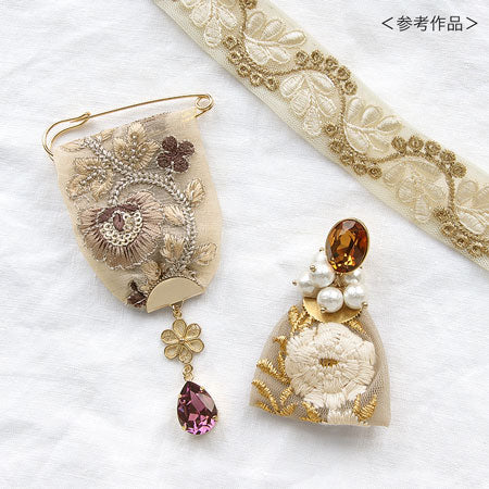 String closure half round with claws rhodium color