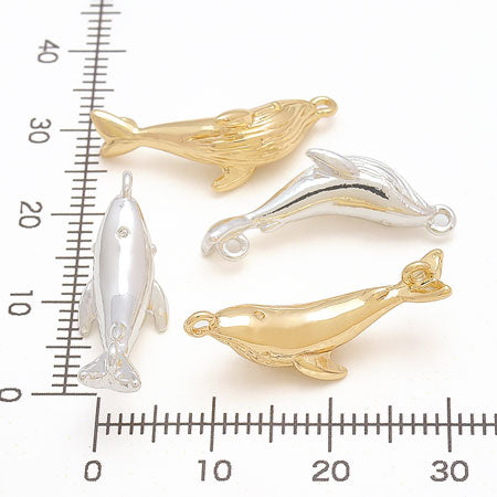 Two Cham whales, Silver Mecchi.