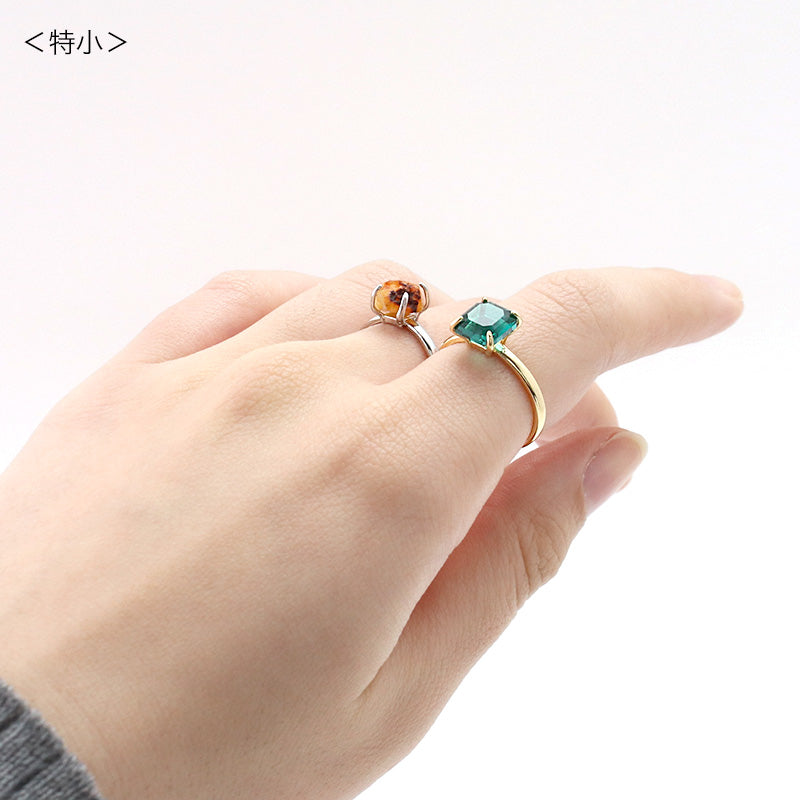 Ring stand hugging gold