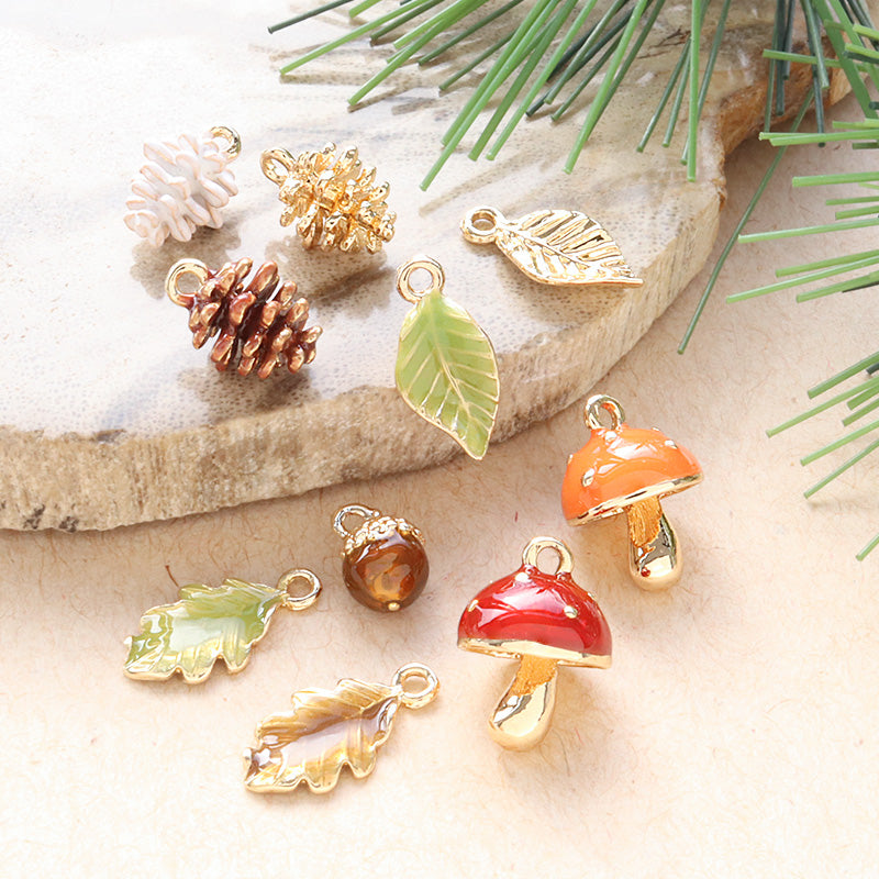 Charm Acorn Leaves Brown/G
