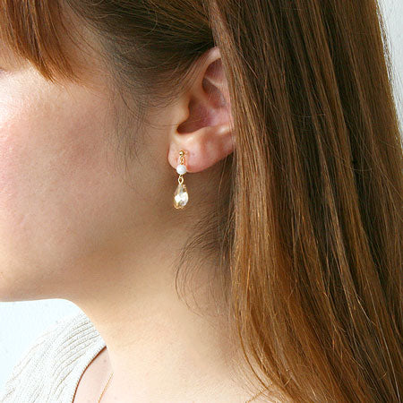 G / clear resin earring G