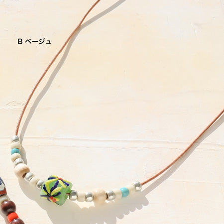 レシピNo.KR0835　アフリカントレードビーズのレザーネックレス2種