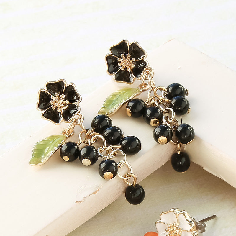 レシピNo.KR0935　フラワーとベリーのピアス