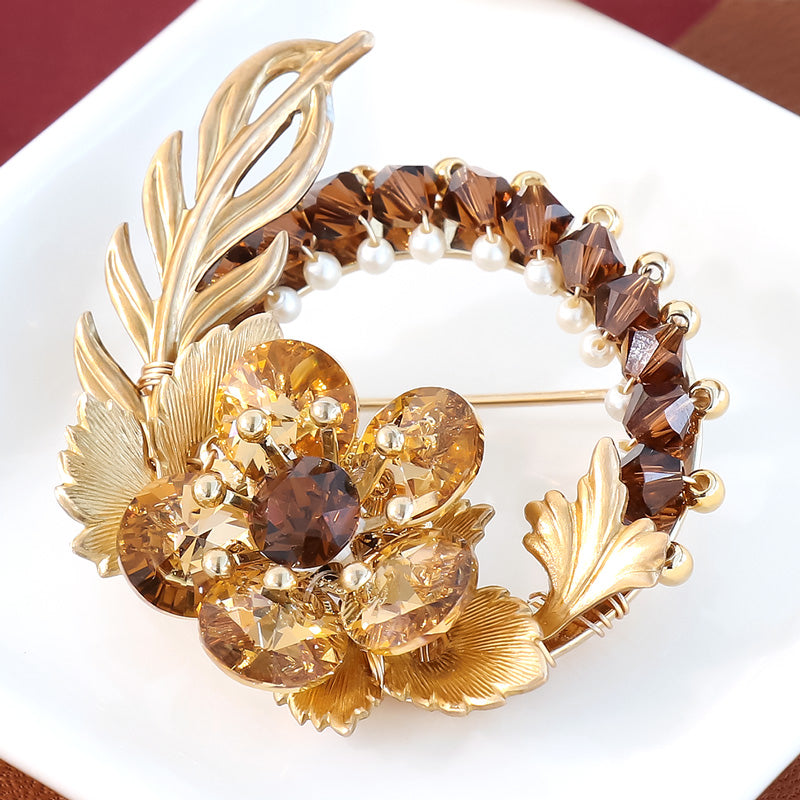 Recipe No.KR1321Kiwa crystalsand chocolate flower brooch with American charm.