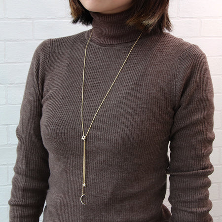 Chain necklace with Y-shaped mantel gold
