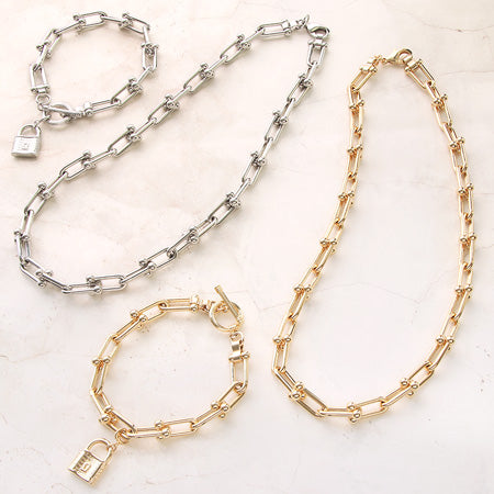 Mantel Line Gold