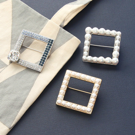 Clay base brooch square gold
