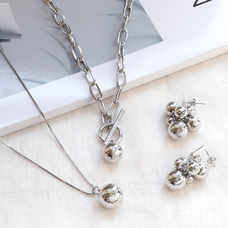 Charm metallic ball gold