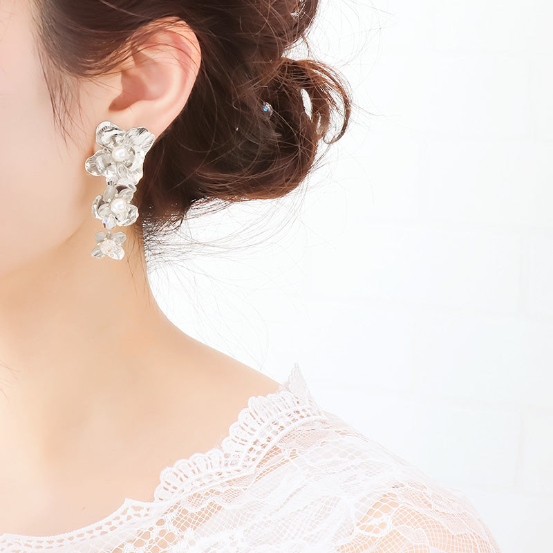 【KIWA BRIDAL】KBE-12 フラワーシャワー イヤリング　シルバー